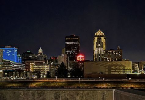 Des Moines Iowa Aesthetic, Downtown City Aesthetic, Iowa Aesthetic, Downtown Des Moines, Travel Aesthetics, Des Moines Iowa, City Aesthetic, 50 States, Des Moines