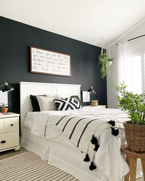 Black Wall White Bed, Bedroom One Black Wall, Bedrooms With A Black Wall, Black Floral Bedroom, One Black Wall Bedroom, Black Wall In Bedroom, Black And Cream Bedroom Ideas, Bedroom Black Wall, Interior Bedroom Paint Colors