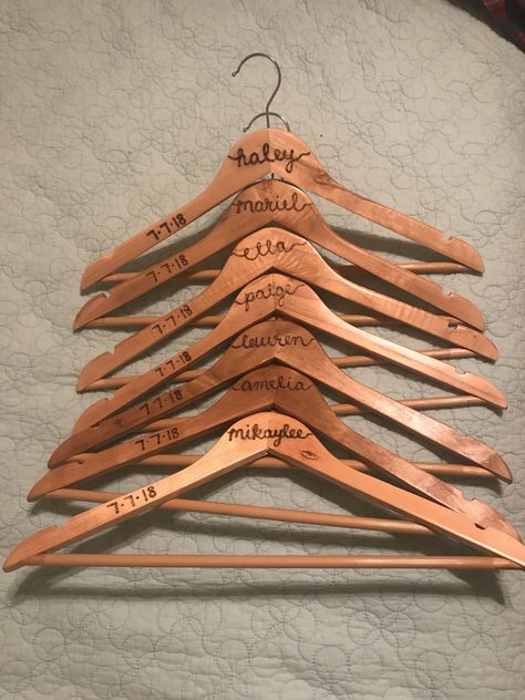 Woodburning Projects, Wood Burner, Wood Burning, Clothes Hanger, Wood Diy, Woodworking, Wedding Decorations, Wood, Gifts