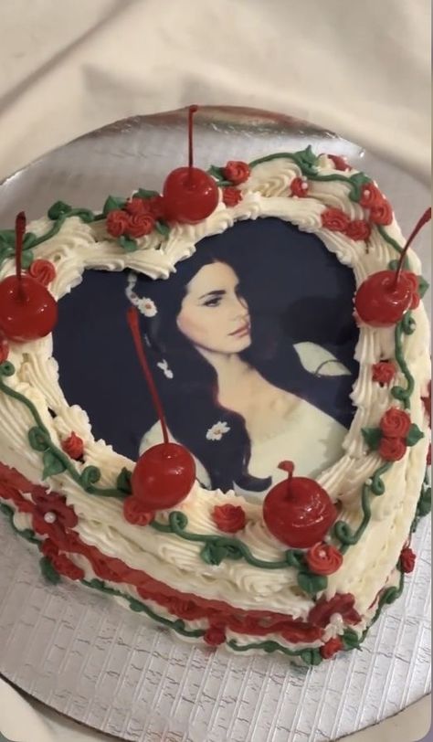 Chief Keef Birthday Cake, Lana Del Rey Heart Cake, Lana Cake Ideas, Lana Del Rey Bday Cake, Lana Del Ray Birthday Cake, Lana Del Rey Cake Aesthetic, Lana Birthday Party, Lana Birthday Cake, Lana Del Rey Cake Birthday Ideas