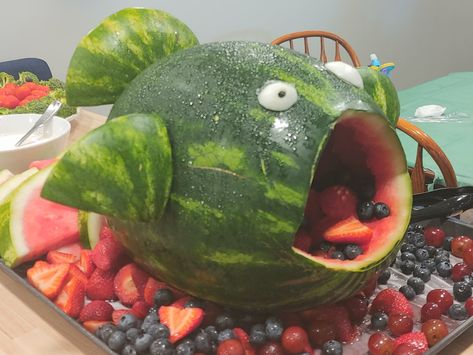 Fish Fruit Tray, Watermelon Carving Ideas Easy, Fish Watermelon Carving, Fish Veggie Tray, Watermelon Fish Fruit Bowl, Fishing Party Food Ideas, Fish Shaped Charcuterie Board, Carved Watermelon Ideas, Watermelon Art Carving