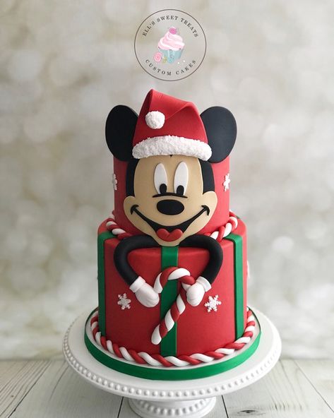 Mickey Christmas Cake, Mickey Mouse Christmas Cake, Christmas Birthday Cakes For Boys, Disney Christmas Birthday, Christmas Birthday Cake, Γενέθλια Mickey Mouse, Second Birthday Cakes, Mickey Mouse Birthday Cake, Mickey Mouse Baby Shower