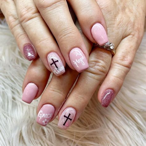 He is risen! Beautiful nails for the true meaning of Easter with Hope and Grace Cross Nail Designs, Cross Nail Art, Rodeo Nails, Glitter Gel Nail Designs, Easter Nail Art Designs, Fingernails Painted, Cross Nails, April Nails, Easter Nail