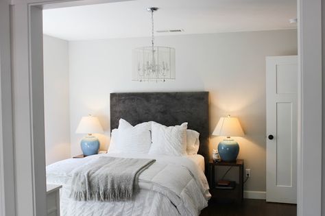 Chic Little House: bedroom Dunelm White Bedding, Feng Shui Bed, Feng Shui Room, Feng Shui Bedroom Tips, How To Feng Shui Your Home, Blue Wall Colors, Feng Shui Bedroom, Gray Bedroom, Bedroom Doors