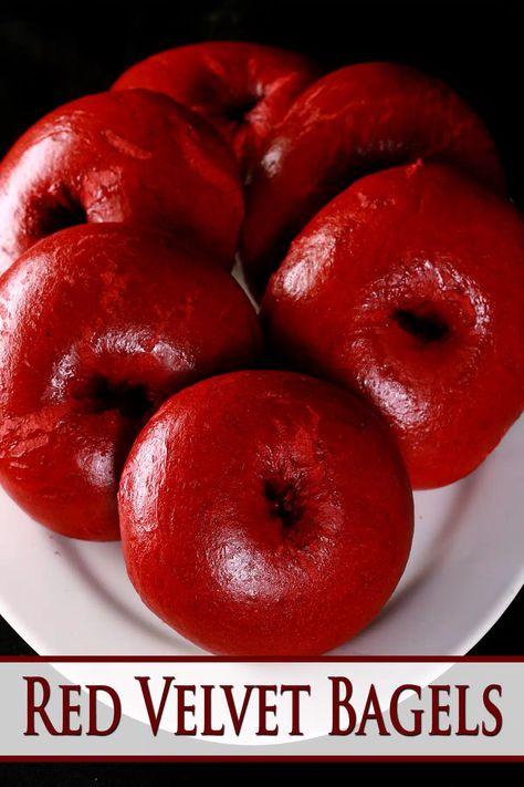 Red Bread Recipe, Fruit Bagel Recipe, Strawberry Sourdough Bagels, Unique Bagel Flavors, Begal Recipe, Strawberry Bagels Recipe, Bagel Flavor Ideas, Christmas Bagels, Flavored Bagels