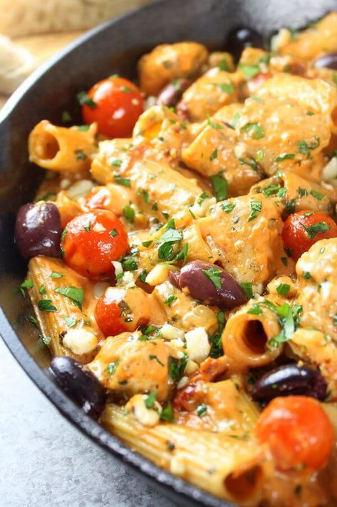 Creamy Mediterranean Pasta, Mediterranean Casserole Recipes, Mediteranian Dishes, Chicken Pasta Skillet, Ramadan Meals, Broccoli Patties, Greek Chicken Pasta, Garlic Chicken Pasta, Mediterranean Recipes Healthy