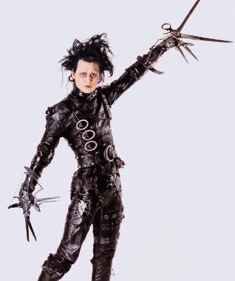 Edwards Scissorhands Costume, Edward Siccors Hands Costume, Edward Scissorhands Gloves, Edward Scissorhands Hands, Comicon Outfit, Edward Scissorhands Halloween, Edward Scissorhands Costume, Halloween Fantasia, Epic Halloween Costumes