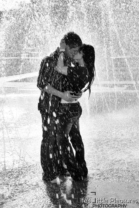 Couple In Rain Romantic, Couple In Rain, Herb Alpert, Rainy Winter, Rain Pictures, Romantic Couple Images, Kissing In The Rain, Under The Rain, Love Rain