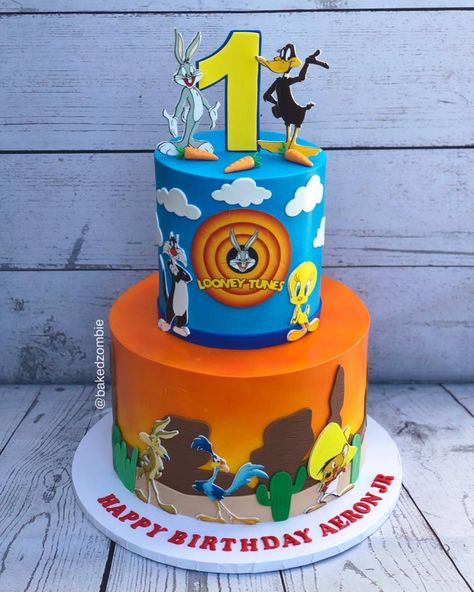 Looney Tunes Birthday Cake, Looney Tunes Cake Ideas, Baby Looney Tunes Cake, Looney Tunes Cake, Looney Tunes Bebes, 1st Birthday Cake Designs, Looney Tunes Party, Customized Cake, Baby Looney Tunes