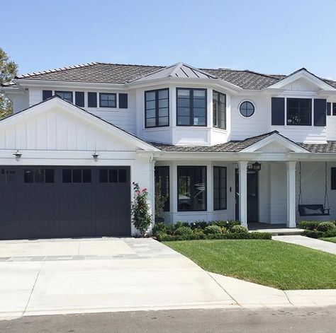 Love the garage door Navy Garage Door, Navy Garage, Gray House Exterior, Home Paint Colors, Gray House, Becki Owens, House Planning, House Facade, Nice Home