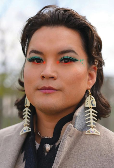 Indigenous Makeup Looks, Native Makeup, Indigenous Makeup, Indigenous Futurism, Native American Makeup, Etnic Style, Indian Makeup Looks, Native American Spirituality, Bold Eye Makeup