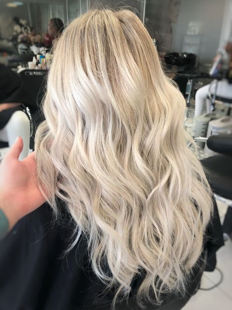 Platinum Blonde Balayage Curly Hair, Dimensional Platinum Blonde Balayage, Really Blonde Balayage, Really Light Blonde Hair, Platinum Foils, Really Blonde Highlights, Really Blonde Hair, Balayage On Long Hair, Blonde 2023