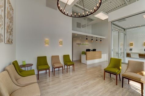 Dental Clinic Design Ideas, Dental Clinic Design, Hospital Environment, Waiting Room Decor, Ortho Office, Chiro Office, Orthodontic Office, Waiting Room Design, Studio Medico