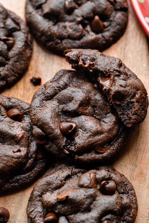 Double Chocolate Chip Cookies Recipe, Double Chocolate Chip Cookie Recipe, Chocolate Dough, Chocolate Chocolate Chip Cookies, Easy Cookie Dough, Dark Chocolate Chip Cookies, Cookies Chewy, Gingersnap Cookies, Chocolate Cookie Dough