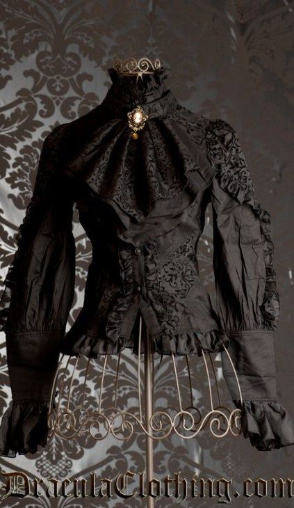 Stile Harry Potter, Brocade Blouse, Royal Clothing, Old Fashion Dresses, Gothic Clothes, Victorian Clothing, Old Fashion, Gothic Outfits, Move Forward