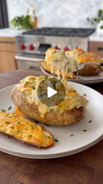 Healthy Food Prep 🌱🍳🥗🍝 on Instagram: "Creamy chicken and broccoli twice baked potatoes✨ by @maxiskitchen

For the Potatoes:▪️4 Large Russet Potatoes (2+1/2 lbs.)▪️Olive Oil▪️Kosher Salt & Pepper▪️

For the Sauce:▪️2 Tbsp Butter▪️2 Cloves Garlic, finely chopped▪️2 Tbsp Flour▪️2 Cups Milk▪️1/2 tsp Kosher Salt▪️1/4 tsp Pepper▪️1+1/2 Cups Broccoli (4 oz.), chopped small▪️1 Cup Shredded Rotisserie Chicken Breast (5 oz.)▪️1/2 Cup Shredded Cheddar Cheese▪️

On Top:▪️1 Cup Shredded Cheddar Cheese▪️Fresh Chives, chopped (optional)▪️

1️⃣ Preheat the oven to 400F.
2️⃣ Place the potatoes on a baking sheet and pierce each with a fork in a few places. Drizzle with olive oil and season with salt and pepper. Bake for 1 hour, up to 1 hour 15 mins, until the potatoes are tender when squeezed, then remo Twice Bake Potatoes, Large Baked Potatoes In The Oven, Creamy Chicken And Broccoli, Healthy Food Prep, Shredded Rotisserie Chicken, Stuffed Potato, Rotisserie Chicken Breast, Stuffed Baked Potatoes, Potatoes Recipes