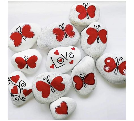 Love Painted Rocks Ideas, Valentine Stone Painting, Valentine's Painted Rocks, Valentines Rocks Painted Stones, Rock Painting Ideas For Valentines Day, Painted Rocks Hearts, Valentines Day Rocks, Rock Painting Hearts, Valentine Rock Painting Ideas