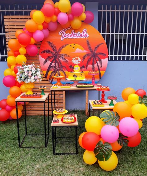 A festa tardezinha é um tema que tem ganhado cada vez mais espaço em festa de aniversário. Isso acontece porque essa decoração tem tudo a ver com um evento tropical ou na piscina. Dessa forma, confira ideias incríveis com essa temática e veja como fazer a sua festa tardezinha. Acompanhe! #festa #tardezinha #dicas #organização #aniversário #decoração #evento Teen Pool Parties, Birthday At The Beach, Afternoon Party, Sunset Party, Diy Music, Bday Party Theme, Bunny Party