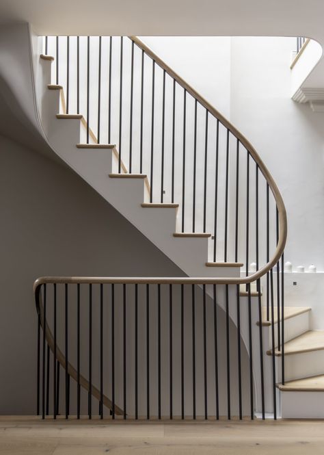 Photo 1 of 1747 in Staircase Photos from A Candy Pink Pied-à-Terre in London Is Sumptuously Reimagined - Dwell Staircase Wood, Wooden Handrail, Elegant Staircase, Staircase Metal, Modern Staircases, Curved Railing, Oak Handrail, Timber Kitchen, Staircase Handrail