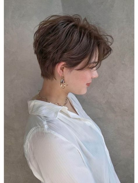 Oval Face Haircuts Thick Hair, Hot Short Hair Women, Short Haircuts Trendy, Haircut For Very Short Hair, Short Haïr Cut For Women, Shirt Hair Chubby Face, Short Haircut 2024 Women, Short Haircuts For Women Chubby Face, Short Straight Hair Pixie