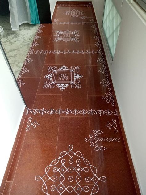 Pooja Room Kolam Ideas, Kolam For Pooja Room, Pooja Room Muggulu, Muggu Painting On Floor, Paint Muggulu On Floor, Pooja Room Rangoli Design, Traditional Flooring Ideas, Rangoli Painting On Floor, Outside Flooring Ideas