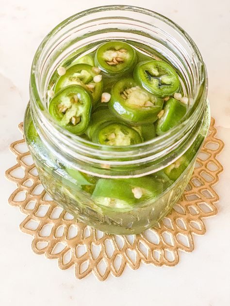 Pickled Serrano Peppers Recipe, Pickled Serrano Peppers, Serrano Pepper Recipes, Veggie Meal, Serrano Peppers, Canning Pickles, Pepper Recipes, Serrano Pepper, Mason Jar Meals