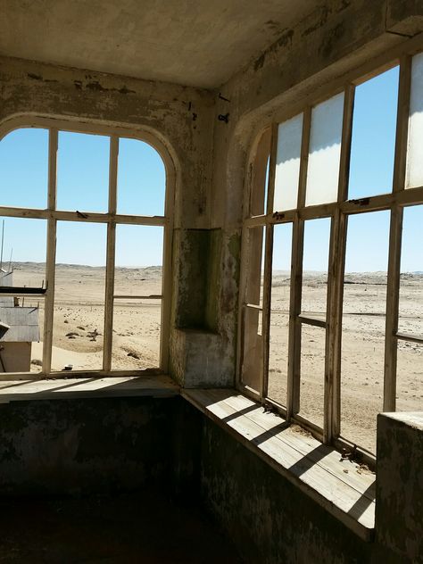 Abandoned Desert Town, Abandoned Desert, Desert Punk, Ahs 1984, Scene Setting, Landscape Reference, Post Apo, Derelict Buildings, Ruined City