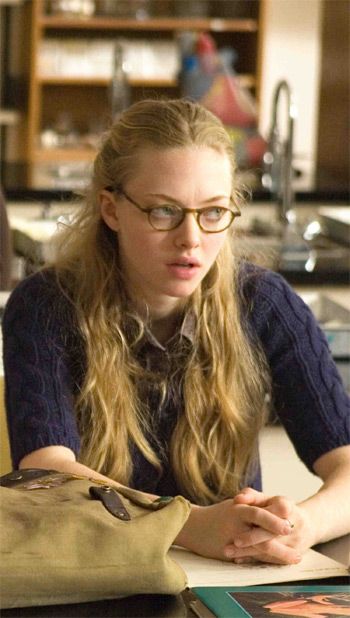 look, the type of glasses DOES make a difference, because although she is still gorge, with these she is "prettybutwouldlookbetterwithoutglasses" whereas with the hipster ones she is "100%equallyprettywithorwithout" Jennifers Body Movie, Jennifer’s Body, Rita Skeeter, Jennifer's Body, Amanda Seyfried, Elle Fanning, Megan Fox, Celebrities Female, Role Models