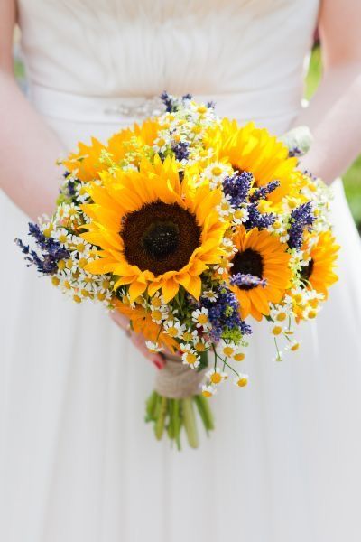 Real Wedding Flowers, Sunflower Bridal Bouquet, Sunflower Themed Wedding, Sunflower Wedding Bouquet, Bridal Sunflowers, Deco Champetre, Romantic Bouquet, Boda Mexicana, Sunflower Bouquets