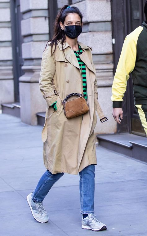 Katie Holmes Looks Puffy-Eyed With Emilio Vitolo in Saucony Jazz 81 Katie Holmes Outfits, Jazz Outfit, Yellow Tracksuit, Jazz Outfits, Mediterranean Restaurant, Beige Sneakers, Jazz Shoes, Katie Holmes, Puffy Eyes