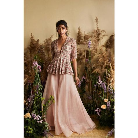 Indian Fits, Khushi Kapoor, Shoes Guide, Ridhi Mehra, Sharara Designs, Breezy Outfit, Trendy Outfits Indian, Vogue India, Indian Dress