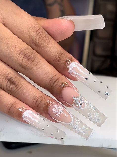 White Glittery Christmas Nails, Icey Nails Winter, White New Years Nails, Christmas Birthday Nails, White Christmas Nails Acrylic, Winter Nail Sets, January Nails Winter, Sparkly Winter Nails, Silver Christmas Nails