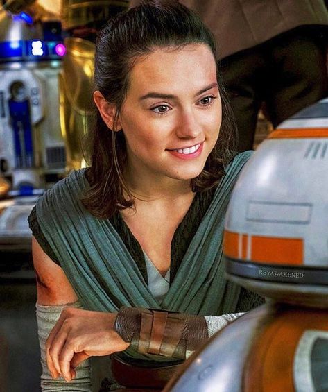 Rey Icons Star Wars, Ray Skywalker, Star Wars Ray, Ray Star Wars, Daisy Ridley Star Wars, Star Wars Makeup, Finn Star Wars, Rey Cosplay, John Bennett