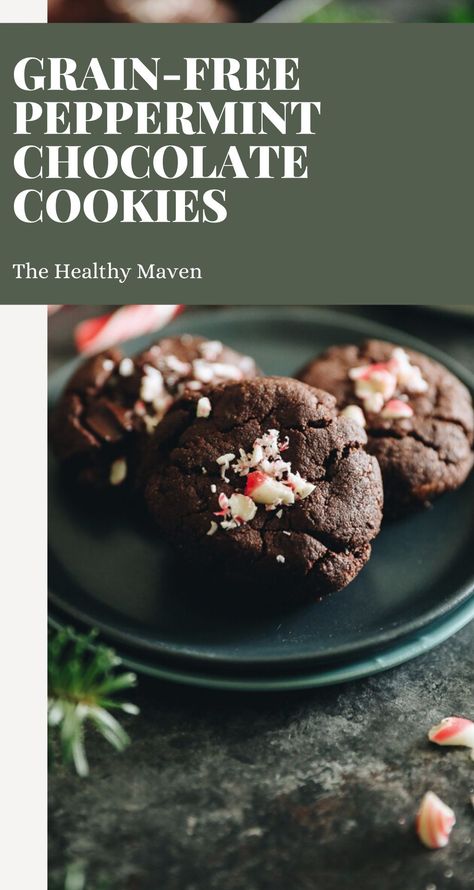 A recipe for Healthy Peppermint Chocolate Cookies that are grain-free, paleo and made in one-bowl. They’re not short on delicious, sweet flavor though and are perfect for your next holiday get-together or cookie bake-off! Minty Desserts, Chocolate Covered Banana Bites, Chocolate Avocado Brownies, Paleo Christmas, Strawberry Oatmeal Bars, Blueberry Crumble Bars, Chocolate Peppermint Cookies, Cookies Vegan, Peppermint Cookies