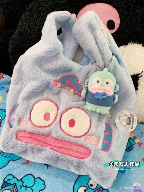 Stylish School Bags, What In My Bag, Stationery Accessories, Pretty Bags, Cute Little Things, Cute Stationery, Sanrio Characters, Cute Bags, Cute Bag