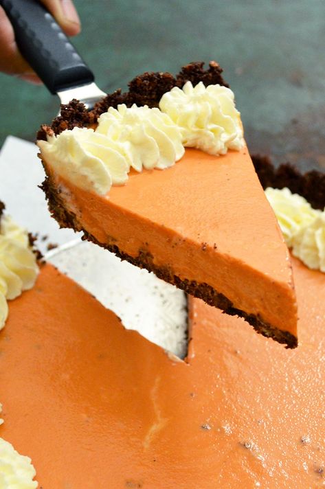 No-Bake Thai Tea Cheesecake - Jaja Bakes - jajabakes.com Thai Tea Cheesecake, Thai Tea Tiramisu, Easy Thai Dessert Recipes, Thai Tea Cake, Thai Tea Desserts, Thai Tea Cake Recipe, Ham And Cheese Muffins, Tea Cheesecake, Quick Cheesecake