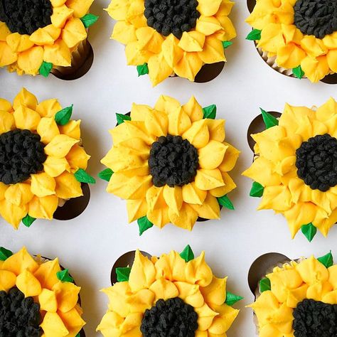 Autumn Cookies, Sunflower Cupcakes, Bee Cupcakes, Cute Bakery, Crisp Autumn, Flower Cookies, Gloomy Day, Cookie Cake, Grad Parties