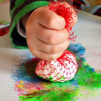 dabber-painting-2 Simple Art Activity, Preschool Spring, Quick Art, Diy Fountain, Cake Aesthetic, Painting Activities, Easy Arts And Crafts, Simple Craft, Diy Artwork