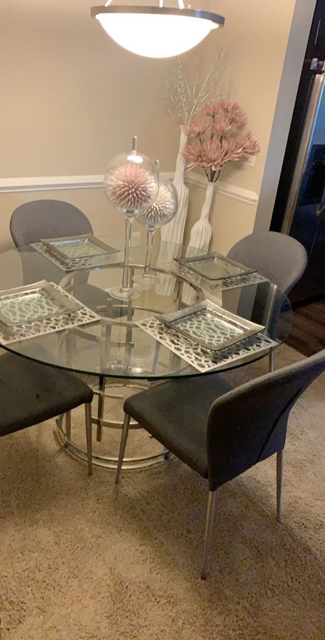 Pink Grey And Black Dining Rooms, Glam Kitchen Table, Pink And Gray Apartment Decor, Apartment Decorating Pink And Gray, Small Dining Table Centerpiece Glam, Gold Apartment Decor, Silver Dinning Table Sitting, Beige Dining Room, Round Dining Table Decor