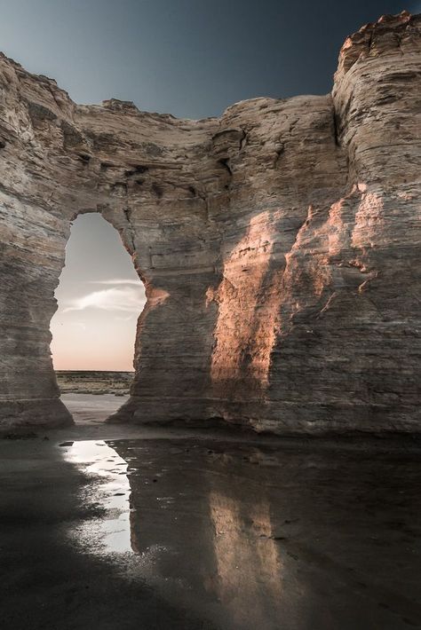 Monument Rocks National Natural Landmark, Kansas Matka Natura, Awesome Pictures, North Dakota, Beautiful Places To Visit, Most Beautiful Places, Natural Wonders, Belle Photo, Travel Usa, Nebraska