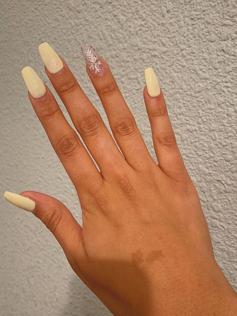 Yellow Christmas Nails, Bright Acrylic Nails, Yellow Nails, Winter Nails, Short Nails, Christmas Nails, Nail Inspo, Cute Nails, Acrylic Nails