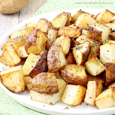 Oven Roasted Potatoes make a great side dish for any meal! Perfectly tender potatoes that are easy to make! Diced Potatoes In Oven, Salad Cobb, Love Bakes Good Cakes, Desserts Cheesecake, Potatoe Recipes, Good Cakes, Jello Salads, Art Recipes, Recipes Potato