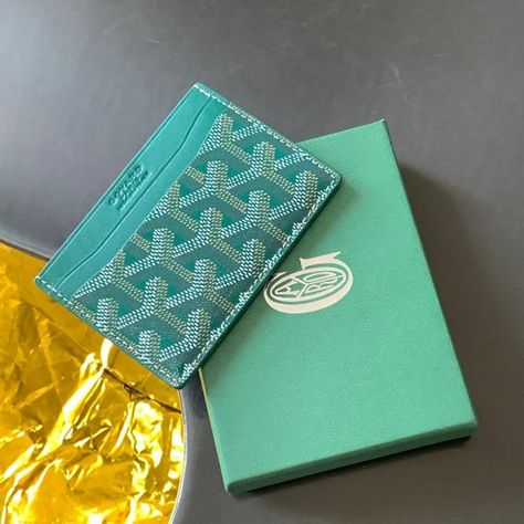 Goyard Saint Sulpice Card Green Holder With Original Box Goyard Card Holder, Goyard Handbags, Goyard Wallet, Goyard Bag, Vintage Hoodies, Wallet Card, Card Bag, 2024 Vision, Bag Vintage