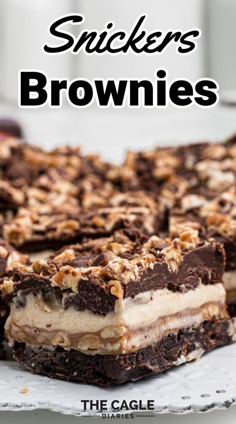 Snickers Brownies, Brownies Recipe Homemade, Chewy Brownies, Snickers Bar, Delicious Deserts, Brownie Desserts, Dessert Bar Recipe, Delicious Brownies, Best Brownies