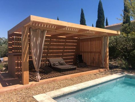 Pergola & Pool-house à Eygalières proche de Cavaillon Pool House Bois, Pool Cabana Ideas, Roof Balcony, Pool Pergola, Pool Shed, Pool House Designs, Pool Cabana, Covered Pergola, Backyard Patio Designs