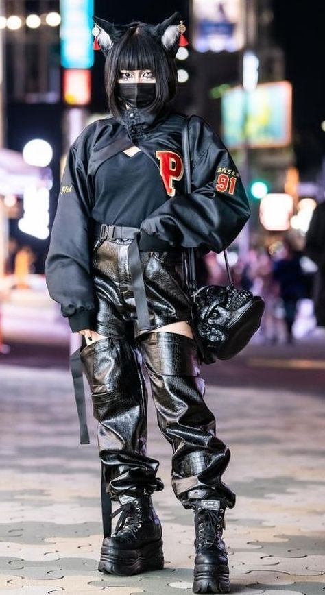 Streetwear Fashion Futuristic, Asian Cyberpunk Fashion, Futuristic Japanese Fashion, Futuristic Street Style, Spacepunk Outfit, Cyberpunk Streetwear Women, Casual Cyberpunk Outfit, Lofi Aesthetic Outfits, Japanese Cyberpunk Fashion