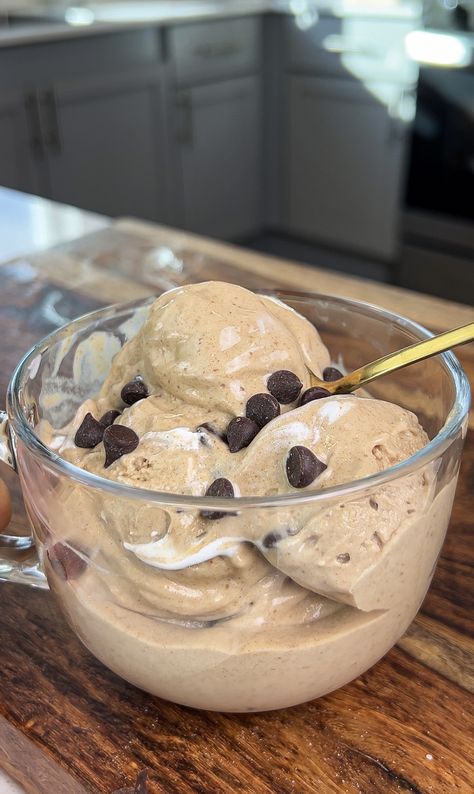 Caramel Coffee Frozen Yogurt (Vegan) Coffee Frozen Yogurt, Vegan Frozen Yogurt, Healthy Banana Pudding, Healthy Frozen Yogurt, Chocolate Potato Chips, Coffee Yogurt, Coconut Milk Yogurt, Food Reference, Healthier Treats