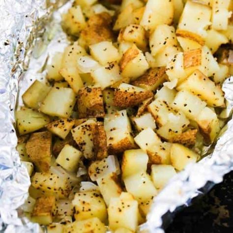 Diced Potatoes In Oven, Foil Potatoes, Potato Packets, Fish Sides, Foil Packet Potatoes, Steak Burger, Food Sides, Potatoes In Oven, Foil Packet Meals