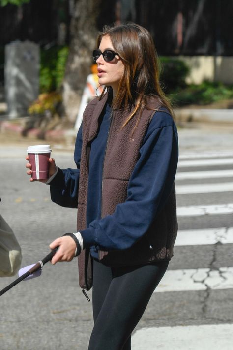 Kia Gerber, Kaia Gerber Outfits, Kaia Gerber Street Style, Room Decor Winter, Outfit Stockholm, Academia Bedroom, University Outfits, Outfits Back To School, Kaia Gerber Style