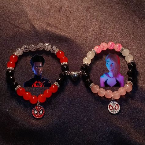 's newest miles and gwen matching bracelets❤️ ••• 🔖 price: ₹350 + shipping 🌷 dm to order ••• #matchingbracelets #milesandgwen #spidermanmatchingbracelets #genzglitz Miles And Gwen, Harley Quinn And Joker, Matching Couple Bracelets, Bracelets Ideas, Bracelets Patterns, Cute Matching, Diy Bracelets Patterns, Bracelets Diy, Matching Couple